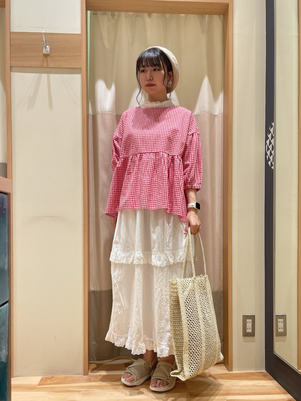 「夏服、サマンサ モスモス(Samansa Mos2)、Samansa Mos2、SM2、サンダル、ギンガムチェック」｜「Samansa Mos2の【S/XLサイズ WEB限定】メッシュベルトスポーツサンダル（サンダル、ベージュ系）」を使った、もももさん（レディース・165cm）の夏コーディネートの1枚目の写真