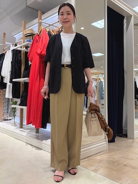 「NOLLEY’S（ノーリーズ）のHINERI ソフトレザーバッグM（トートバッグ、ベージュ系）」を使った、 nolleys   sugimo  さん（レディース・159cm）の夏コーディネート