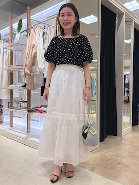 「NOLLEY’S（ノーリーズ）の【WEB＆一部店舗限定アイテム】ウォッシャブルレース刺繍袖ボリュームサッカーブラウス（シャツ/ブラウス、ブラック系）」を使った、 nolleys   sugimo  さん（レディース・159cm）の春コーディネート