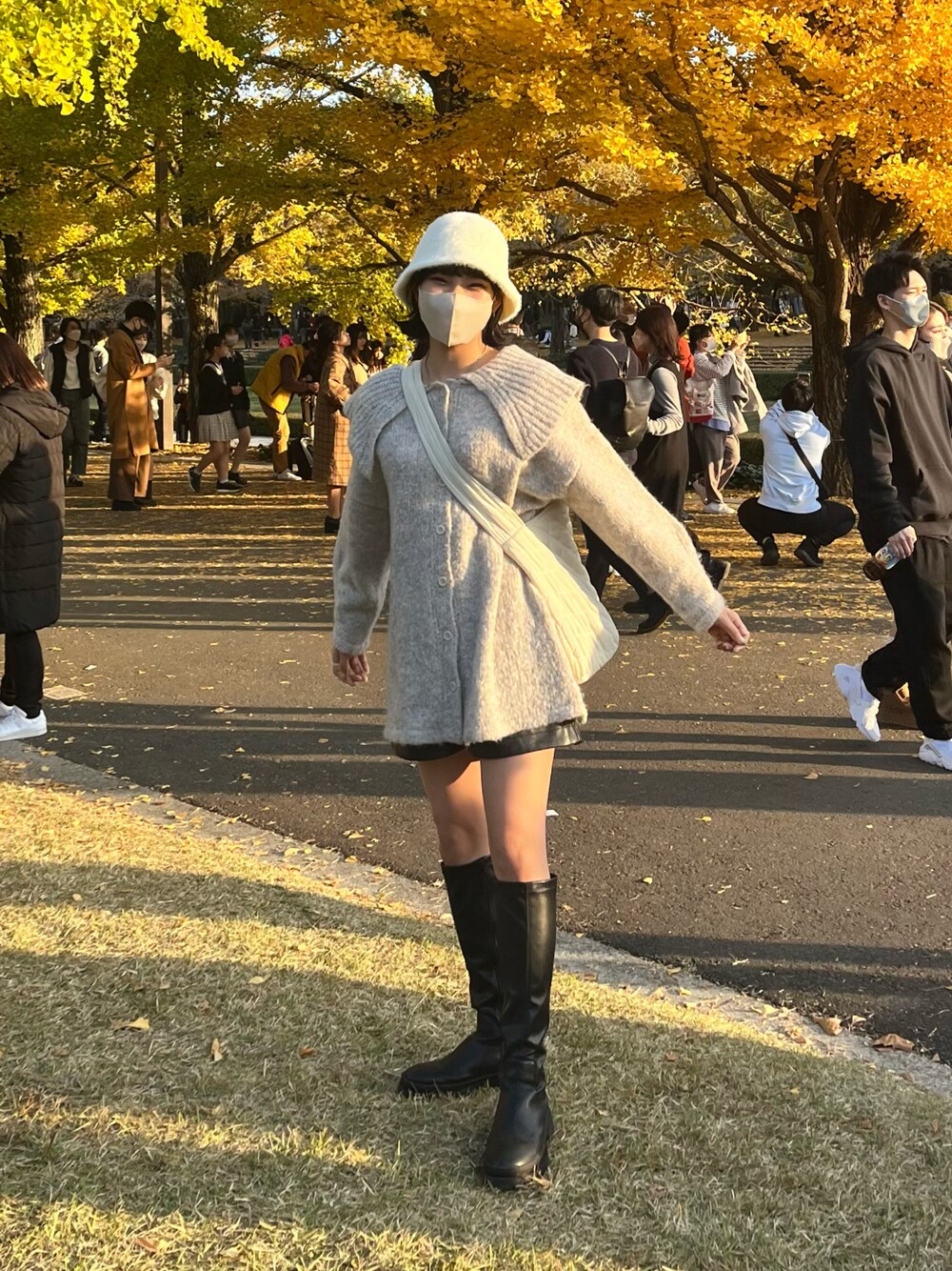 「休日スタイル、秋コーデ、秋冬コーデ、ootd、秋服コーデ、プチプラ、淡色女子、未来のWEARISTAプロジェクト」｜「GRLのアイテム（ブーツ、ブラック系）」を使った、aoi｜葵さん（レディース・160cm）の秋コーディネートの1枚目の写真