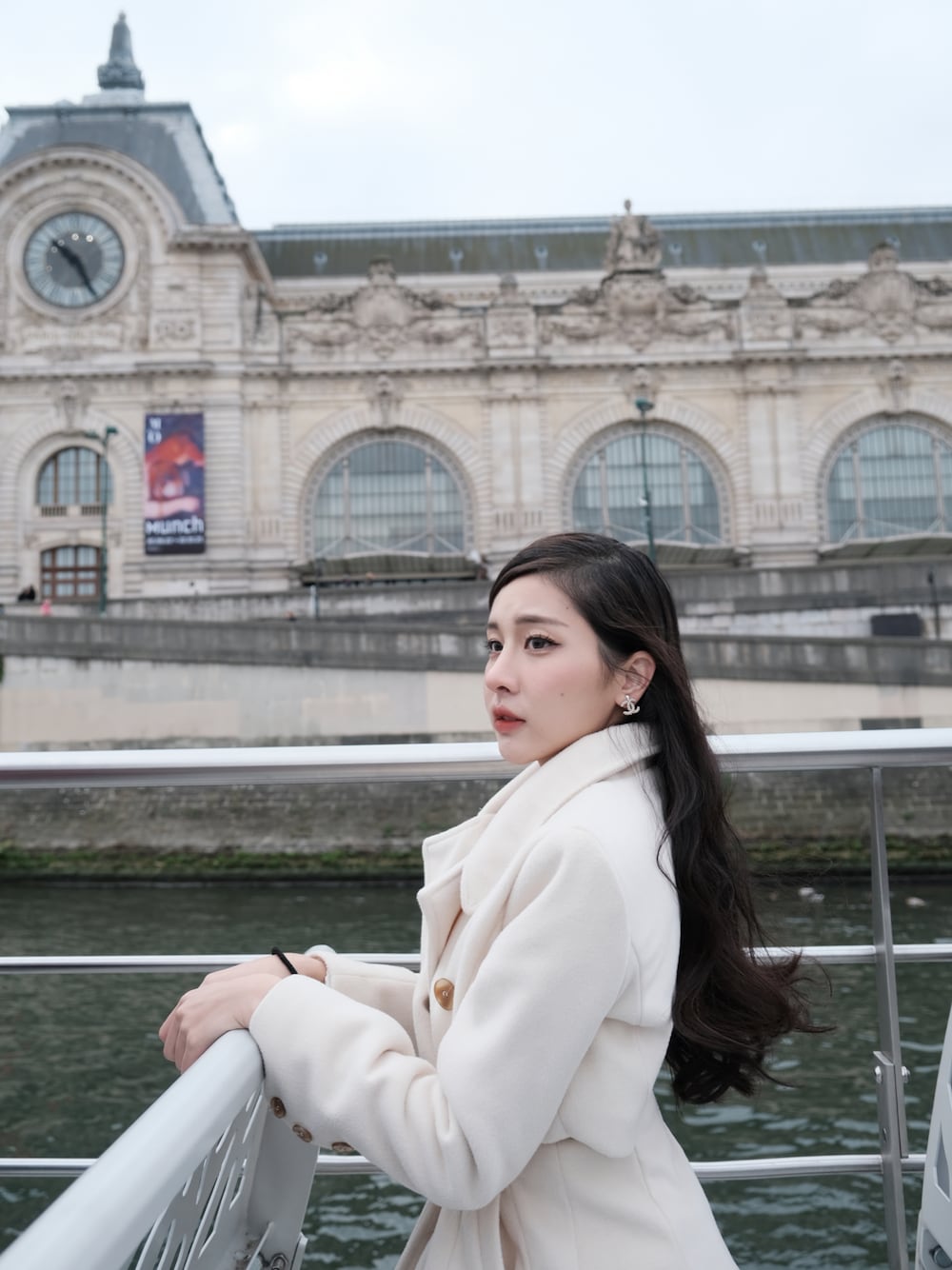「chanel、FENDI、Taiwan、ootd、PARIS」｜「CHANELのアイテム（ピアス（両耳用）、ゴールド系）」を使った、sundy ☀️さん（レディース・160cm）の冬コーディネートの1枚目の写真