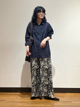 「URBAN RESEARCH（アーバンリサーチ）のnew basic　AIR SHEER SHIRTS（シャツ/ブラウス、ブルー系）」を使った、NIKAIDOさん（レディース・165cm）の春コーディネート