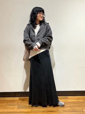 「URBAN RESEARCH（アーバンリサーチ）のダンボールコクーンパーカー（パーカー、グレー系）」を使った、NIKAIDOさん（レディース・165cm）の秋コーディネート