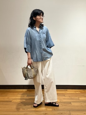 「URBAN RESEARCH（アーバンリサーチ）のハーフスリーブシアーデニムシャツ（シャツ/ブラウス、ブルー系）」を使った、NIKAIDOさん（レディース・165cm）の春コーディネート