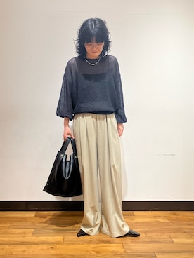 「URBAN RESEARCH（アーバンリサーチ）の『3サイズ展開』『イージーケア』タックギャザーストレートパンツ（その他パンツ、ベージュ系）」を使った、NIKAIDOさん（レディース・165cm）の春コーディネート