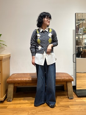 「秋のシャツ着こなし術」｜「アイテム（ニット/セーター）」を使った、NIKAIDOさん（レディース・165cm）の秋コーディネート