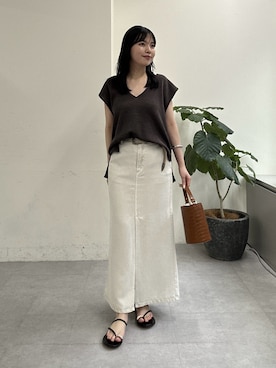 「GALLARDAGALANTE（ガリャルダガランテ）のサイドスリットニット（ニット/セーター、ブラウン系）」を使った、ゆなさん（レディース・154cm）の春コーディネート