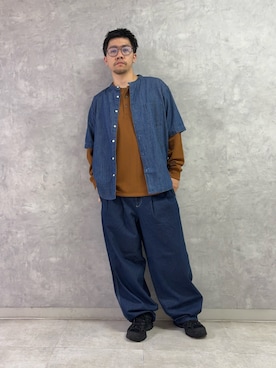 「FORK&SPOON（フォークアンドスプーン）のFORK&SPOON　TCデニムイージーパンツ（その他パンツ、ブルー系）」を使った、TAKUMA ENOMOTOさん（メンズ・173cm）の秋コーディネート