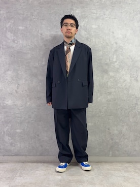 「URBAN RESEARCH DOORS（アーバンリサーチドアーズ）のHT Gabardine Double Jacket（テーラードジャケット、ブルー系）」を使った、TAKUMA ENOMOTOさん（メンズ・173cm）の秋コーディネート