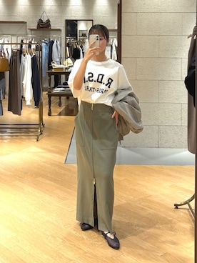 「RIVE DROITE（リヴドロワ）の【Yossshiiii企画/即完売につき再販売/新色追加】R.D.S.CロゴTe（Tシャツ/カットソー、ホワイト系）」を使った、mhoo000さん（レディース・156cm）の春コーディネート