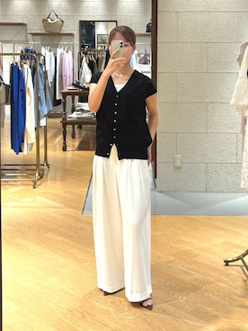 「RIVE DROITE（リヴドロワ）の【接触冷感/UVカット/ウォッシャブル】クールタッチUV Vネックベスト（Knitwear、ブラック系）」を使った、mhoo000さん（レディース・156cm）の夏コーディネート
