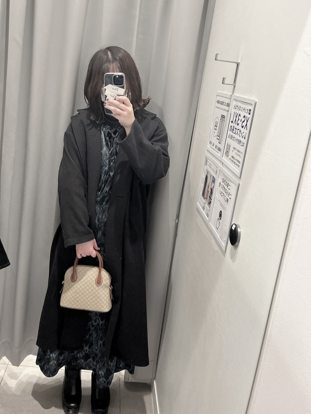 「ZARA、メルロー(merlot)、black、blue、ヘビ柄、セリーヌ、ぽっちゃり、ぽっちゃりコーデ、彼氏欲しい」｜「MERLOTのオーバーロングチェスターコート（チェスターコート、ブラック系）」を使った、👁組さん（レディース・163cm）の春コーディネートの1枚目の写真