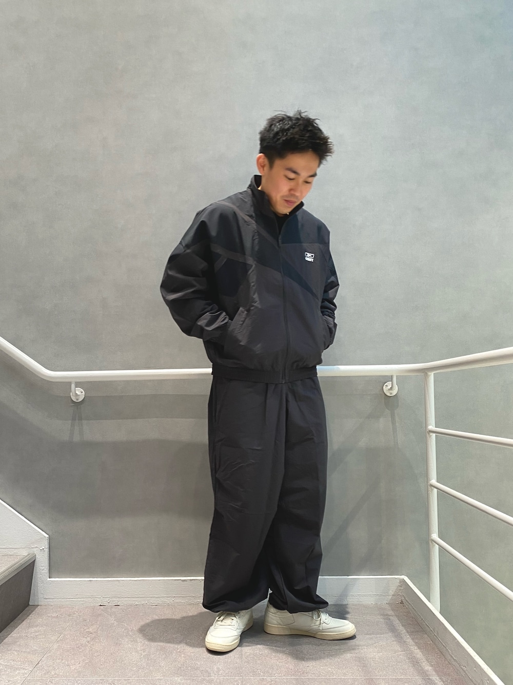 レアカラー！人気！Reebok ベクターロゴ ナイロンセットアップ Reebok トラックジャケット ナイロン セットアップ ベクターロゴ M