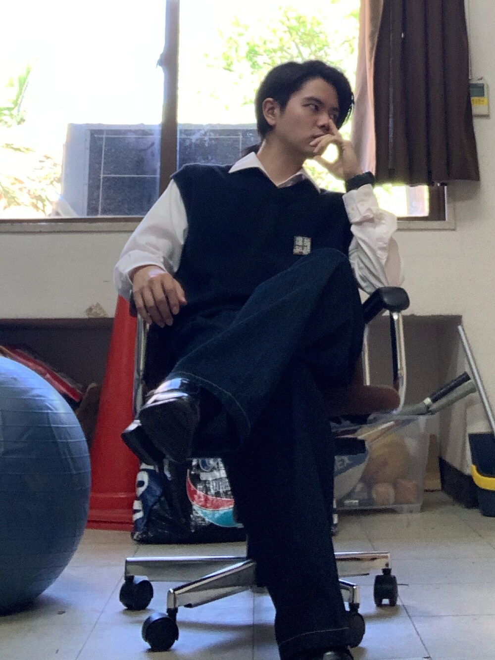「UNIQLOのオックスフォードシャツ（長袖）（シャツ/ブラウス、ホワイト系）」を使った、りーしー/Lishi_2003さん（メンズ・163cm）の春コーディネートの1枚目の写真