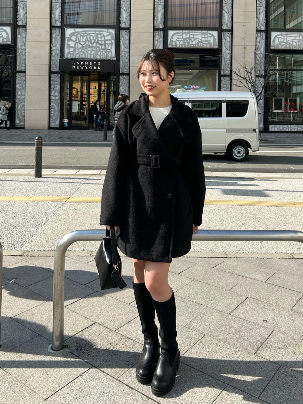「アウター、アウターコーデ、シャギー、シャギーコート、スタンドネック、ロングブーツ、ロングブーツコーデ」｜「Chicoのシャギースタンドミドル丈オーバーコート（チェスターコート、ブラック系）」を使った、Misatoさん（レディース・160cm）の冬コーディネートの1枚目の写真
