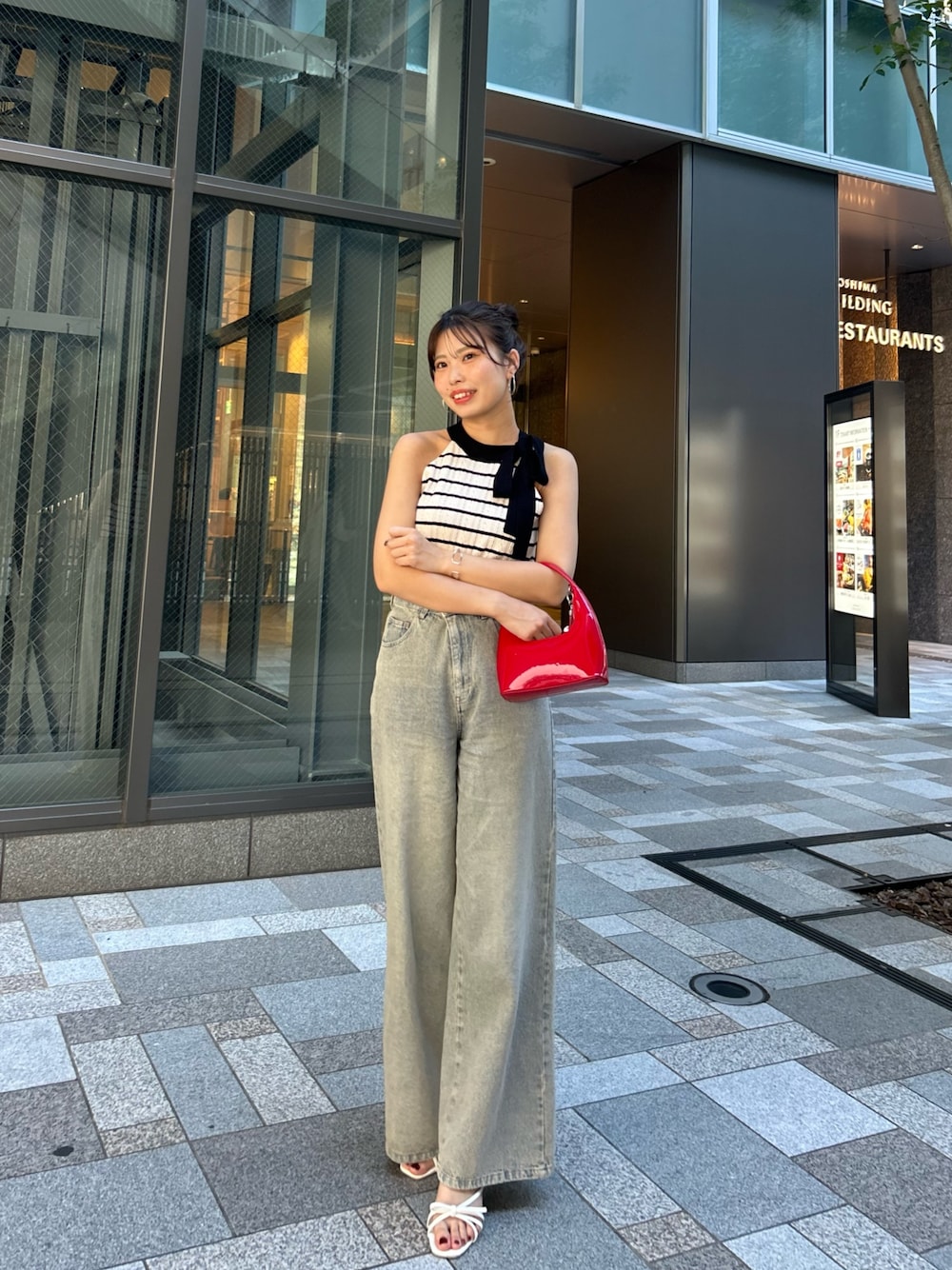 「デニム、デニムコーデ、アメスリ、アメスリタンク、夏コーデ」｜「Chicoの柄編みアメスリニットタンク（ニット/セーター、ホワイト系）」を使った、Misatoさん（骨格ウェーブ・レディース・160cm）の夏コーディネートの1枚目の写真