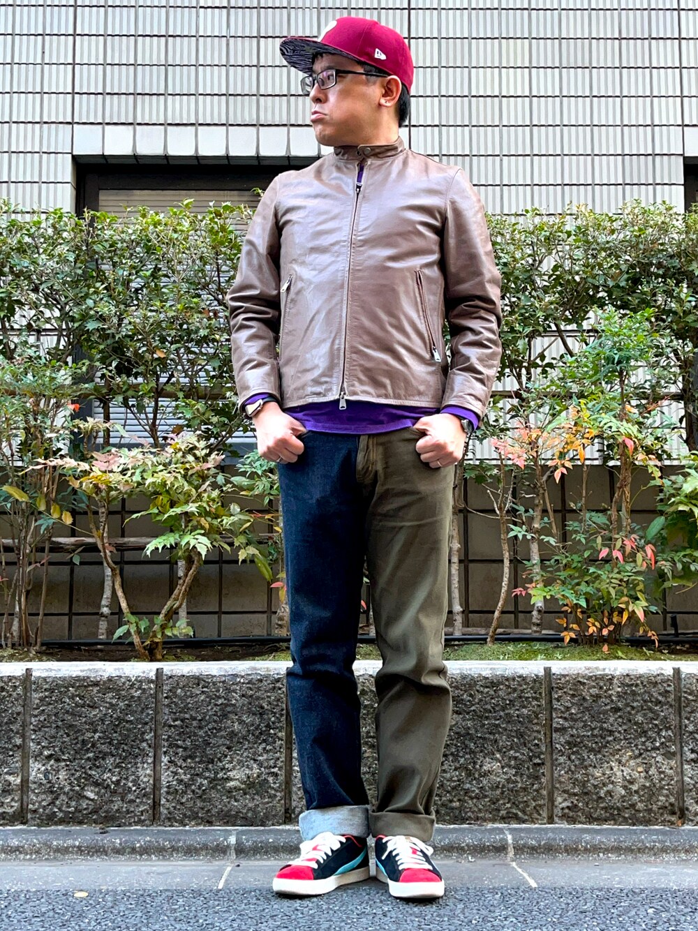 「冬コーデ、真冬のあったかスタイル、レイヤードスタイル、休日スタイル、お出かけコーデ、レザージャケット、ロンT、デニム、児島ジーンズ、クレイジーパターン、スニーカー、クライド、Clyde、キャップ、ビーズネックレス」｜「PUMAのPUMA CLYDE OG / プーマ クライド  OG（スニーカー、ブラック系）」を使った、melOnさん（メンズ・173cm）の冬コーディネートの1枚目の写真