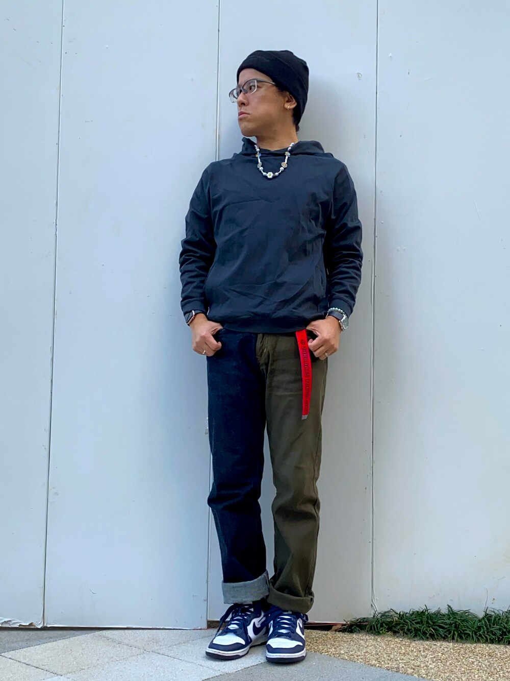 「ファッションを楽しもう、冬コーデ、シンプルコーデ、ストリート、パーカー、韓国ファッション、クレイジーパターン、デニム、デニムパンツ、児島ジーンズ、スニーカー、ダンク、dunk、ベルト垂らし、ビーニー」｜「URBAN RESEARCHのポンチワイドプルオーバーパーカー（パーカー、ブラック系）」を使った、melOnさん（メンズ・173cm）の秋コーディネートの1枚目の写真