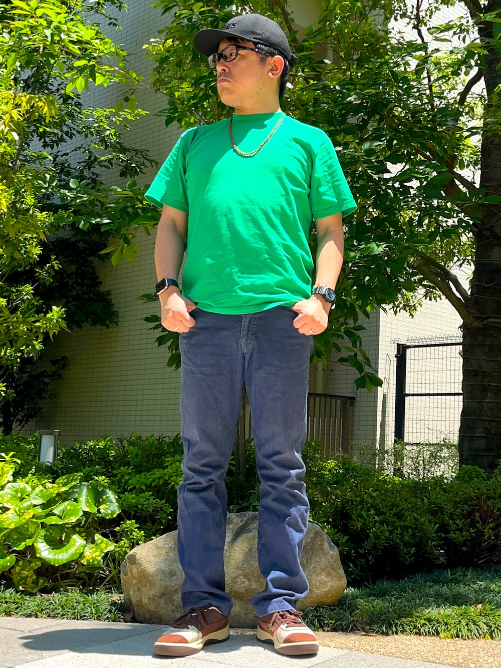 「夏コーデ、無地T、チノパン、ワイドパンツ、スニーカー、ミタスニーカーズ、mita sneakers、キャップ、GVスペシャル、ビーズネックレス、シンプル、ストリート、古着MIX、スケータースタイル、きれいめカジュアル」｜「PUMAのアイテム（スニーカー、ブラウン系）」を使った、melOnさん（骨格ナチュラル・メンズ・173cm）の夏コーディネートの1枚目の写真
