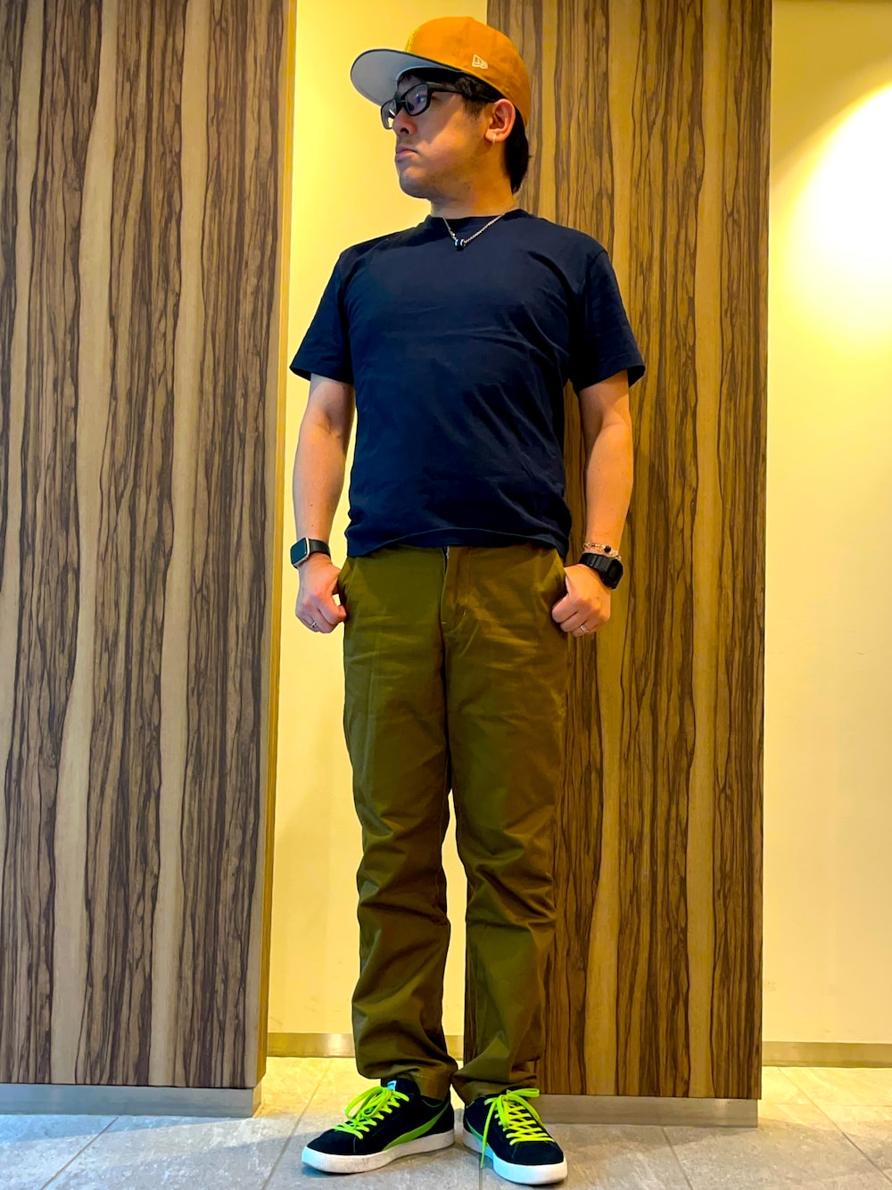 「最近のいい感じコーデ、ワイドパンツ、初夏コーデ、無地T、チノパン、Levi's、スニーカー、クライド、Clyde、キャップ、シルバーアクセサリー、ストリート、シンプル、古着MIX、スケータースタイル」｜「PUMAのCLYDE CLYDEZILLA MIJ　394614-02（スニーカー、ブルー系）」を使った、melOnさん（骨格ストレート・メンズ・173cm）の春コーディネートの1枚目の写真
