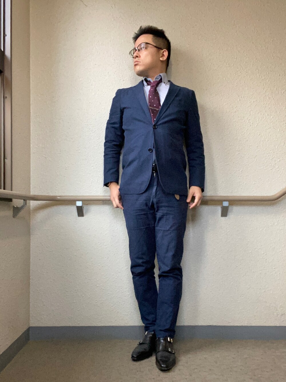 「セットアップ、テーラードジャケット、デニムジャケット、スラックス、デニムパンツ、革靴、ビジネススタイル、デニムオンデニム、ダブルモンク、ポケモン、オフィススタイル、スーツスタイル、お仕事コーデ、秋コーデ、秋冬コーデ」｜「TAKEO KIKUCHIのダイヤ柄ジャガード　ケアレスデニムジャケット（デニムジャケット、ブルー系）」を使った、melOnさん（メンズ・173cm）の秋コーディネートの1枚目の写真