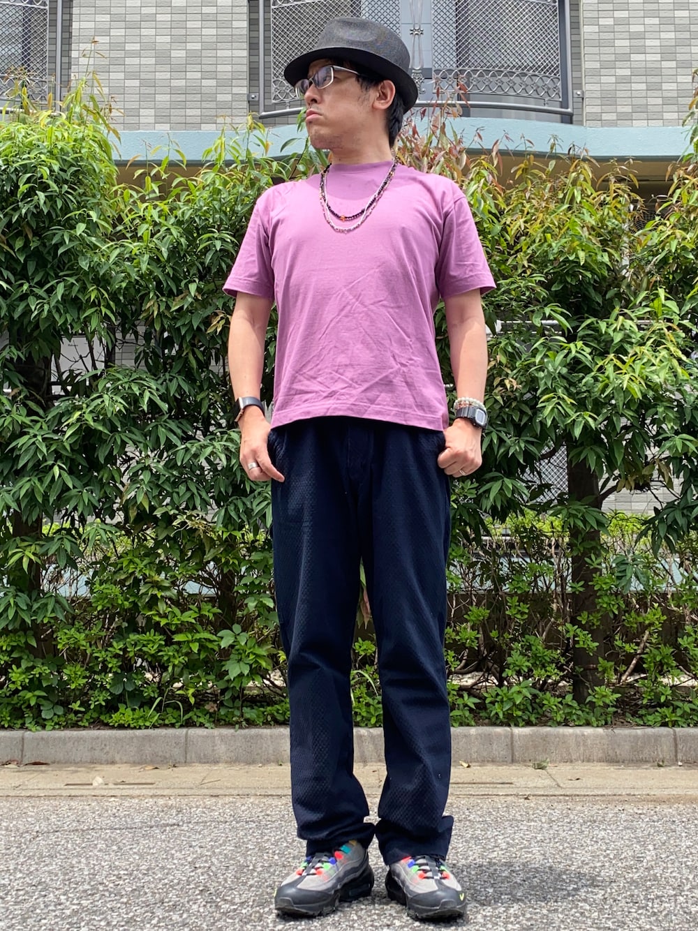 「夏コーデ、ゆるコーデ、Tシャツ、Tシャツ×デニム、デニム、刺し子、スニーカー、エアマックス、エアマックス95、airmax95、airmax、シンプルコーデ、きれいめカジュアル、中折れハット、大人カジュアル」｜「HANESの【別注】 ＜Hanes（ヘインズ）＞ BEEFY-T/ビーフィー Tシャツ ◇ ：（Tシャツ/カットソー、パープル系）」を使った、melOnさん（メンズ・173cm）の夏コーディネートの1枚目の写真