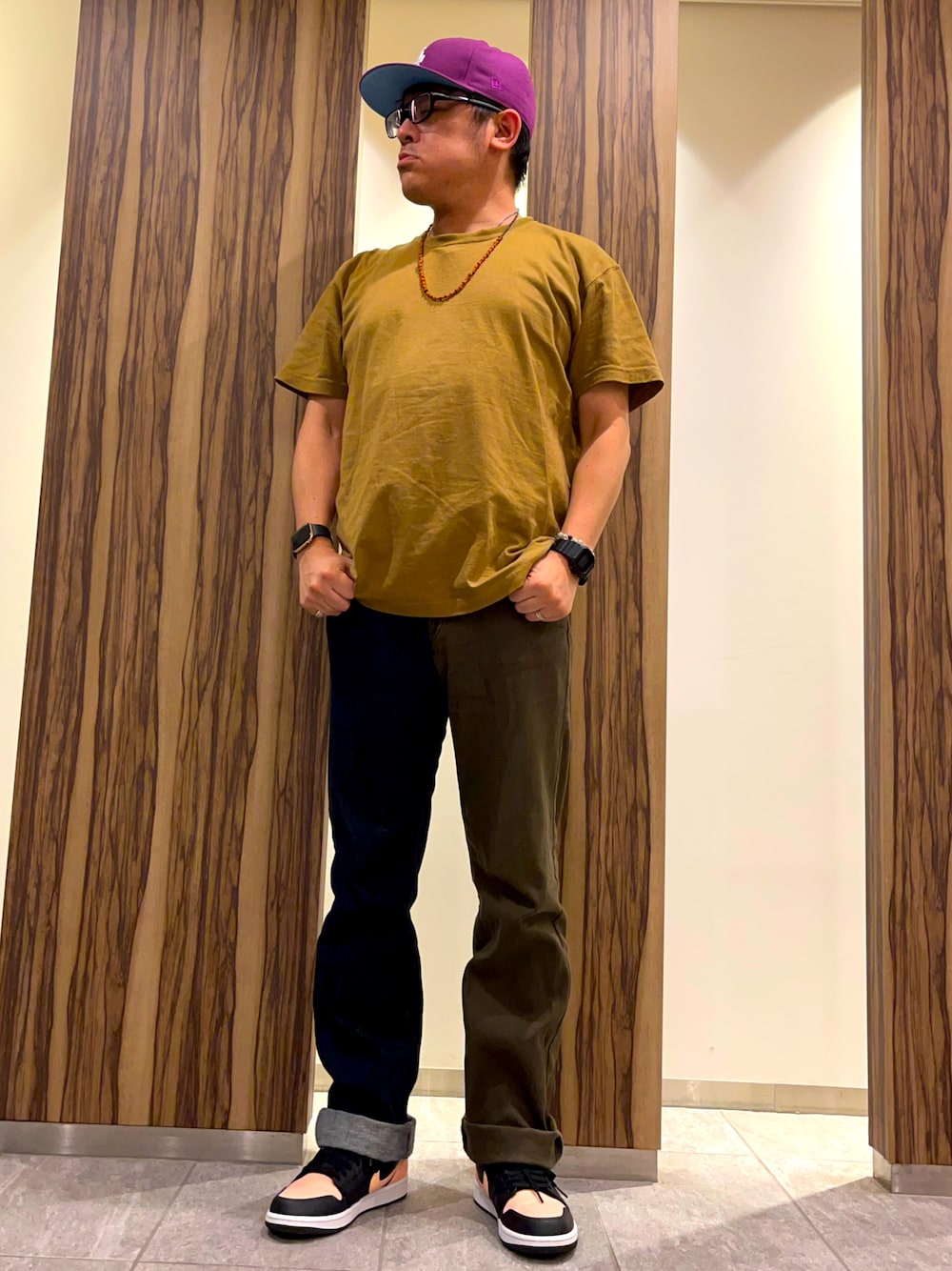 「夏コーデ、無地T、古着MIX、Tシャツ×デニム、カーゴパンツ、クレイジーパターン、児島ジーンズ、スニーカー、エアジョーダン1、air jordan 1、ジョーダン1、jordan1、キャップ、ビーズネックレス、スケータースタイル」｜「JORDAN BRANDのJORDAN BRAND ジョーダンブランド AIR JORDAN 1 LOW エアジョーダン 1 LOW M553558 034BLACK/ARTCOR（スニーカー、ブラック系）」を使った、melOnさん（骨格ナチュラル・メンズ・173cm）の夏コーディネートの1枚目の写真