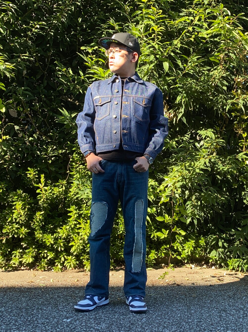 「休日スタイル、デニムオンデニム、アメカジ、スニーカーコーデ、prison blues、プリズンブルース、デニムジャケット、フレアパンツ、ダメージデニムパンツ、dunk、ダンク、キャップコーデ、リジッドデニム、ハイカットスニーカー、NIKE」｜「prison bluesのアイテム（デニムジャケット、ブルー系）」を使った、melOnさん（メンズ・173cm）の秋コーディネートの1枚目の写真
