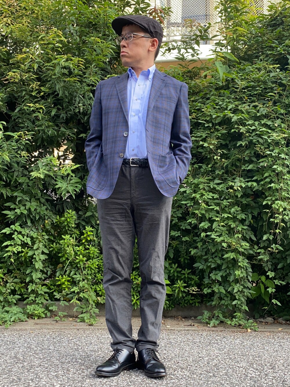 「秋服まるっと大公開、オフィスカジュアル、ビジネスカジュアル、お仕事コーデ、通勤コーデ、ジャケットスタイル、ジャケパン、ボタンダウンシャツ、チェック柄、チノパン、革靴、プレーントゥ、ハンチング、メッシュベルト、テーラードジャケット」｜「Sense of GraceのMIL SPEC HUNTING NEO ハンチング（ハンチング/ベレー帽、ブラック系）」を使った、melOnさん（メンズ・173cm）の秋コーディネートの1枚目の写真