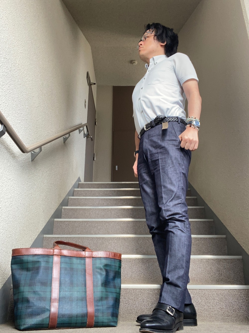 「ビジネスカジュアル、ビジネススタイル、オフィスカジュアル、オフィススタイル、通勤コーデ、夏、シンプルコーデ、革靴、チドリ柄、デニム」｜「POLO RALPH LAURENのアイテム（トートバッグ、グリーン系）」を使った、melOnさん（メンズ・173cm）の夏コーディネートの1枚目の写真