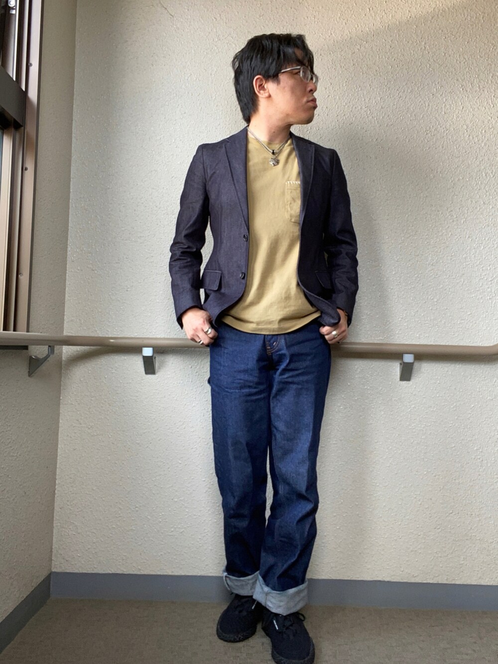 「秋コーデ、オトナカジュアル、アメカジ、デニムオンデニム、ジャケットスタイル、テーラードジャケット、デニムジャケット、JWANDERSON、JW Anderson x UNIQLO、prison blues、プリズンブルース、CRAIG GREEN、シルバーアクセサリー、cream soda、クリームソーダ」｜「B.C STOCKのデニムJK（テーラードジャケット、ブルー系）」を使った、melOnさん（メンズ・173cm）の秋コーディネートの1枚目の写真
