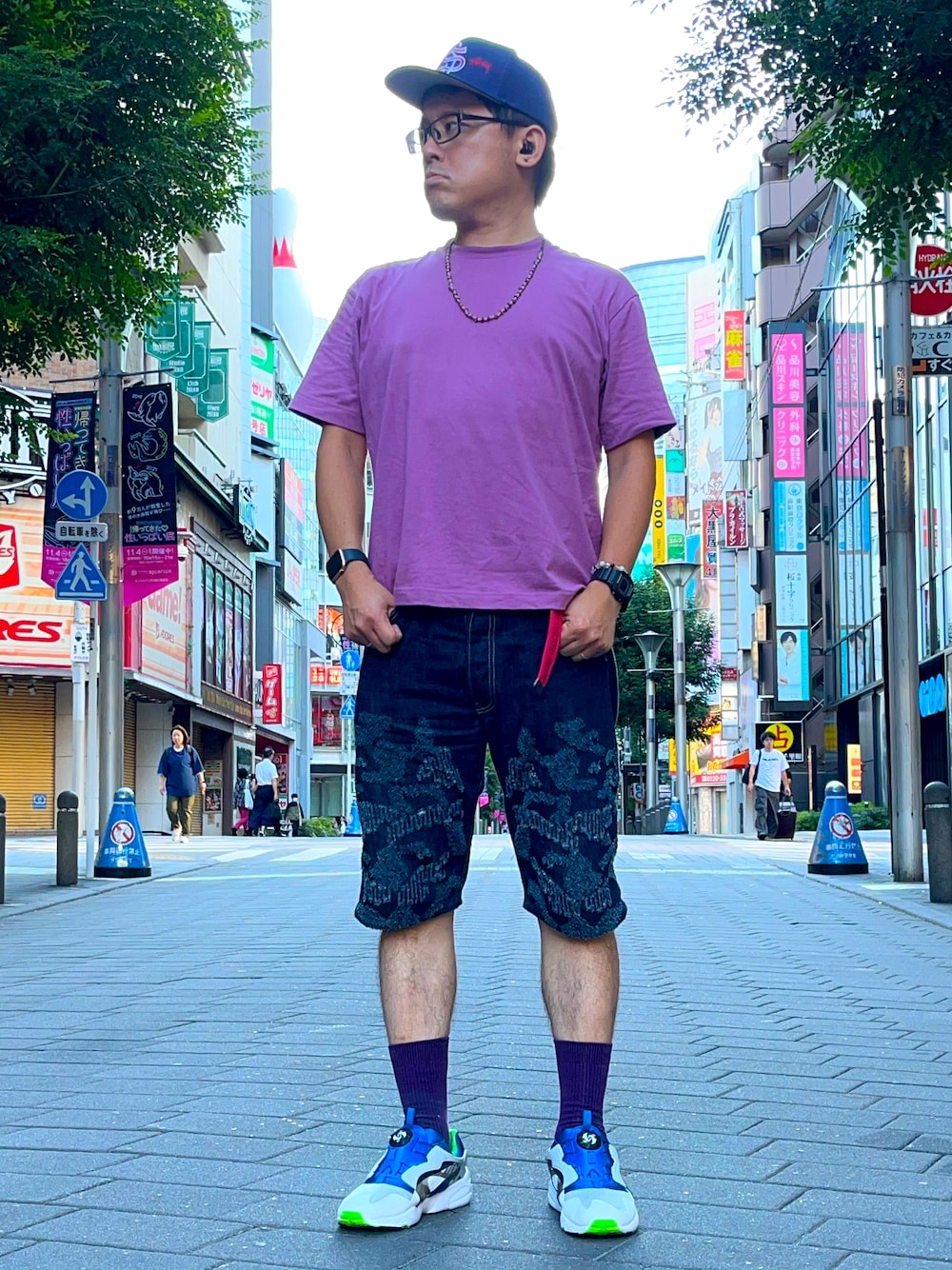 「秋っぽコーデ更新中、夏コーデ、休日スタイル、お出かけコーデ、無地T、Tシャツ×デニム、ハーフパンツ、デザインデニム、スニーカー、ディスクブレイズ、disc blaze、キャップ、ビーズネックレス、ベルト垂らし、ストリート」｜「PUMAのPUMA プーマ ユニセックス ディスクブレイズ OG スニーカー（スニーカー、グレー系）」を使った、melOnさん（メンズ・173cm）の秋コーディネートの1枚目の写真