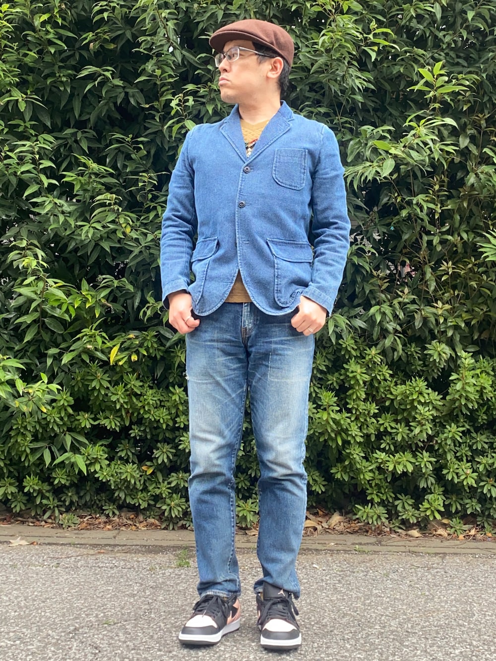 「春コーデ、大人カジュアル、ワントーンコーデ、ジャケットスタイル、ネイビーコーデ、ダメージデニムパンツ、Levi's、ジャケパン、エアジョーダン、ジョーダン1、AIR JORDAN、jordan1、ベレー帽、差し色、きれいめカジュアル」｜「SONTAKUの【2nd/セカンド5月号掲載】SONTAKU/ソンタク　経年変化が楽しめるインディゴ刺し子ジャケット（テーラードジャケット、ブルー系）」を使った、melOnさん（メンズ・173cm）の春コーディネートの1枚目の写真