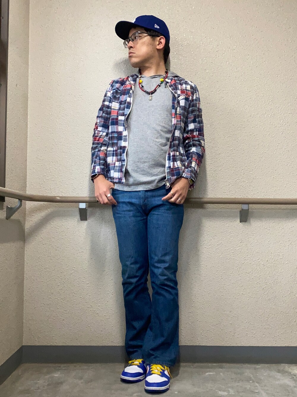 「マドラスチェック、春夏コーデ、リラックススタイル、大人カジュアル、休日コーデ、Levi's、パーカー、ジャケット、ジャケット×パーカー、ダンク、dunk、フレアパンツ、キヤップ、韓国ファッション、ビーズネックレス」｜「CORISCOのアイテム（ノーカラージャケット、その他）」を使った、melOnさん（メンズ・173cm）の春コーディネートの1枚目の写真