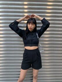 ビッグカラークロップシャツトップ｜エモダ（EMODA