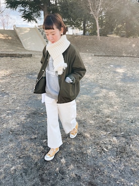 「アイテム（スニーカー、イエロー系）」を使った、とんとんさん（レディース・160cm）の冬コーディネート