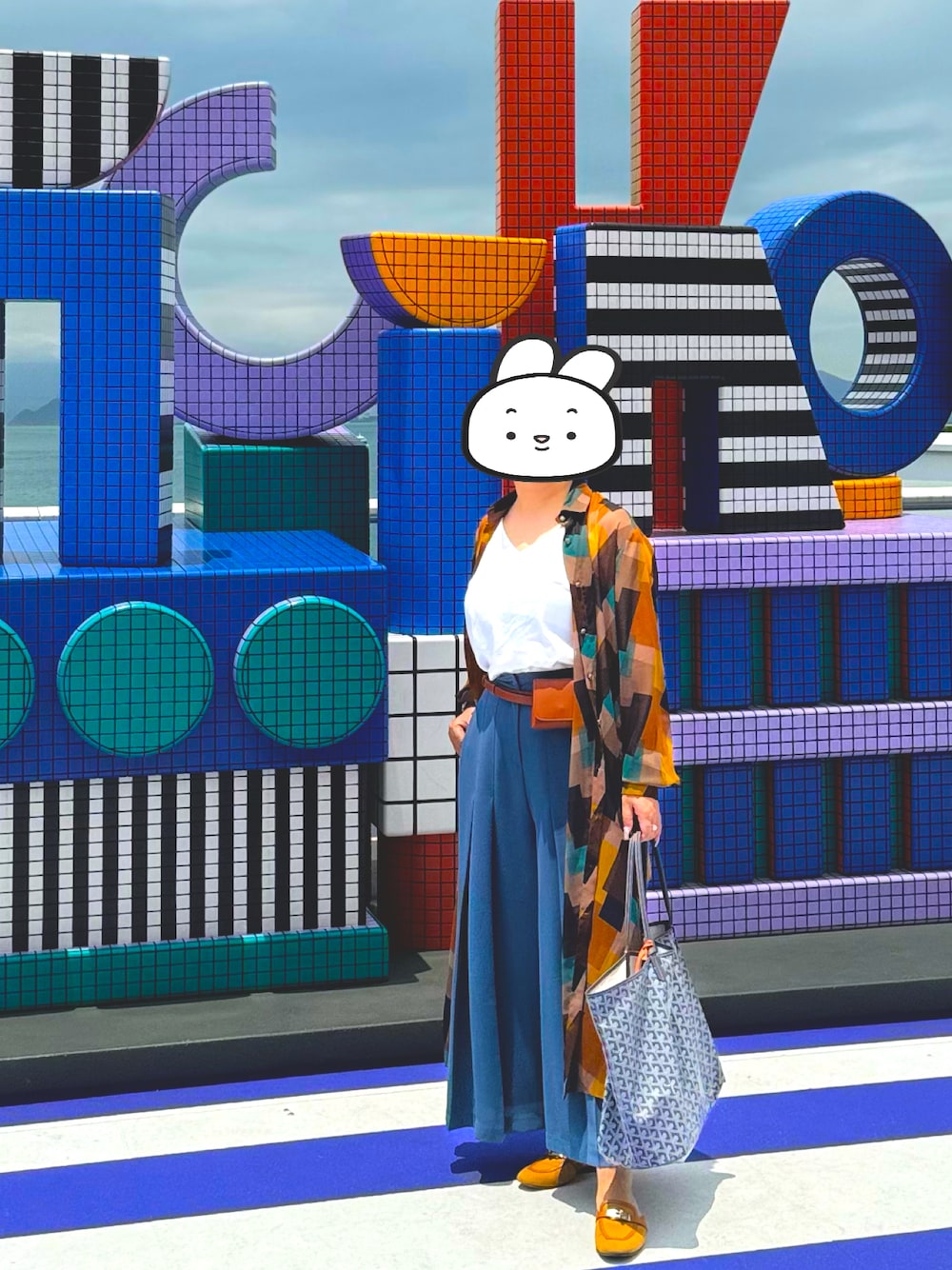 「GOYARDのアイテム（エコバッグ/サブバッグ、グレー系）」を使った、Mujer felizさん（レディース・158cm）の春コーディネートの1枚目の写真