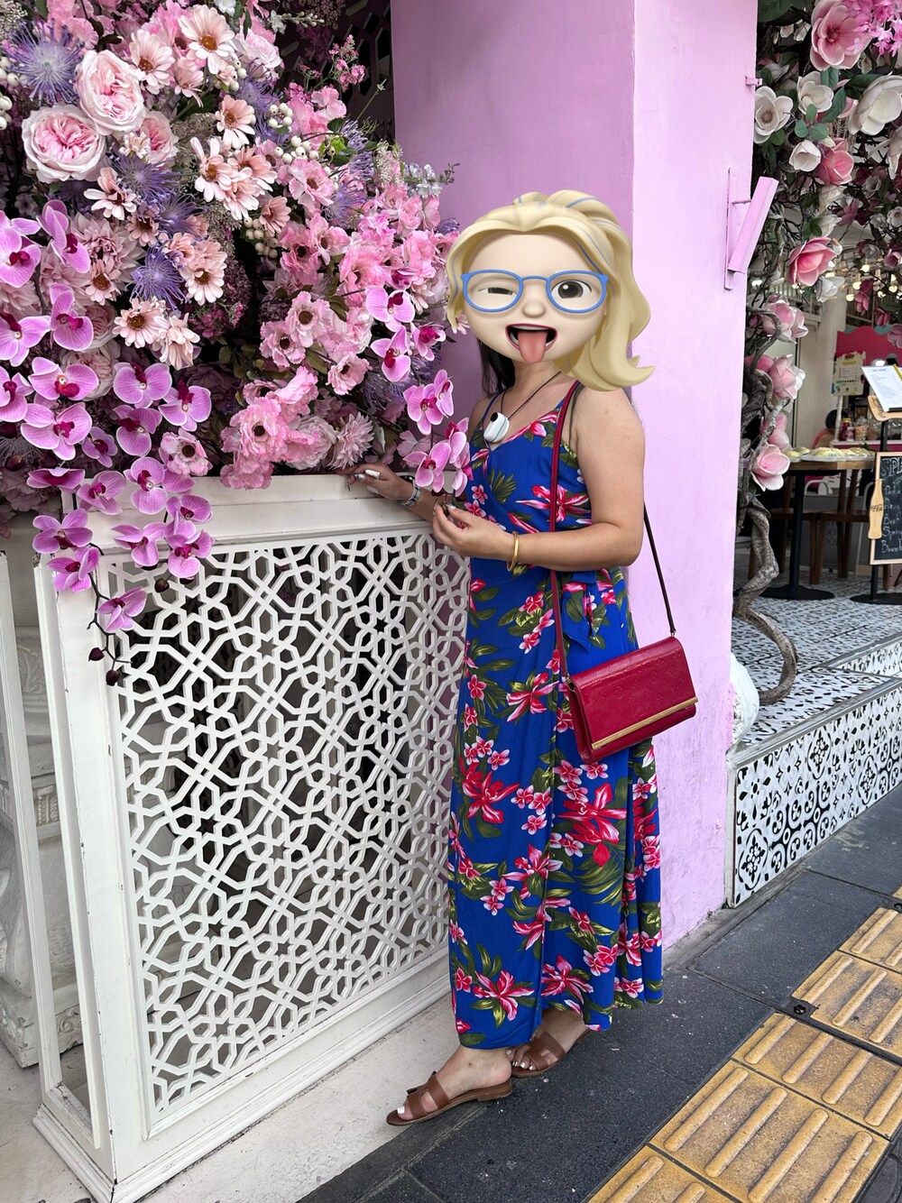 「LOUIS VUITTONのアイテム（クラッチバッグ、レッド系）」を使った、Mujer felizさん（レディース・158cm）の夏コーディネートの1枚目の写真