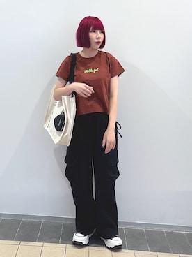 「アイテム（ポーチ）」を使った、MOMOさん（レディース・150cm）の秋コーディネート