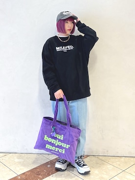 「アイテム（キーホルダー、パープル系）」を使った、MOMOさん（レディース・150cm）の秋コーディネート