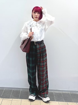「アイテム（キーホルダー、ブラウン系）」を使った、MOMOさん（レディース・150cm）の秋コーディネート