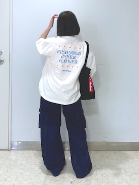 「フラワープリント」｜「アイテム（カーゴパンツ）」を使った、MOMOさん（レディース・150cm）の春コーディネート