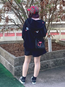 「ジップアップパーカー」｜「アイテム（財布/小物）」を使った、MOMOさん（レディース・150cm）の秋コーディネート