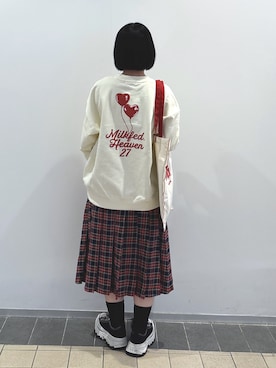 「MILKFED.（ミルクフェド）のRUFFLE TOTE BAG（トートバッグ）」を使った、MOMOさん（レディース・150cm）の秋コーディネート