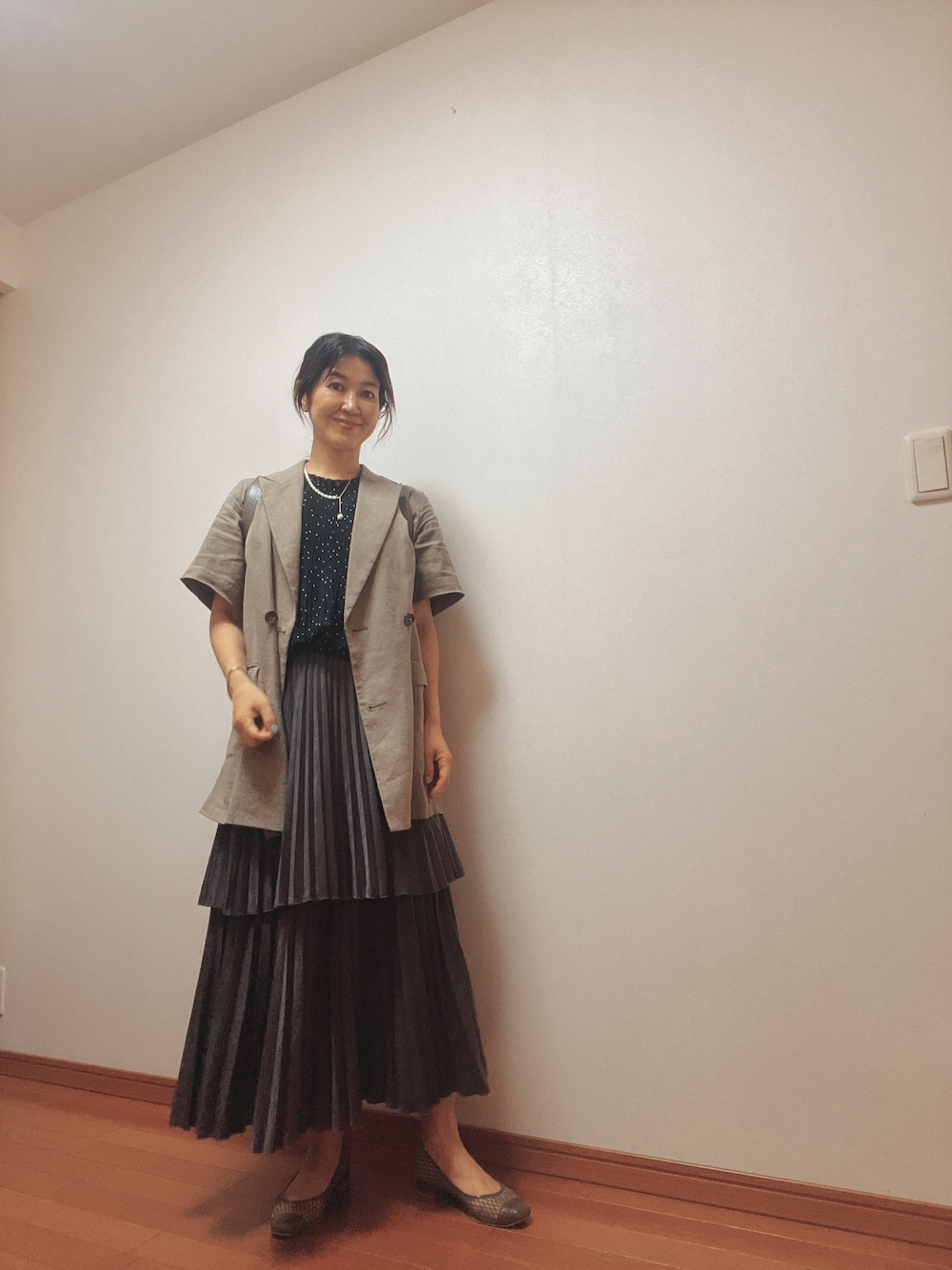 「オトナ女子、半袖ジャケット、残暑コーデ、ドット」｜「journal standard L'essageの《追加》リネンハーフスリーブジャケット（テーラードジャケット、ブラック系）」を使った、あやこさん（レディース・158cm）の秋コーディネートの1枚目の写真