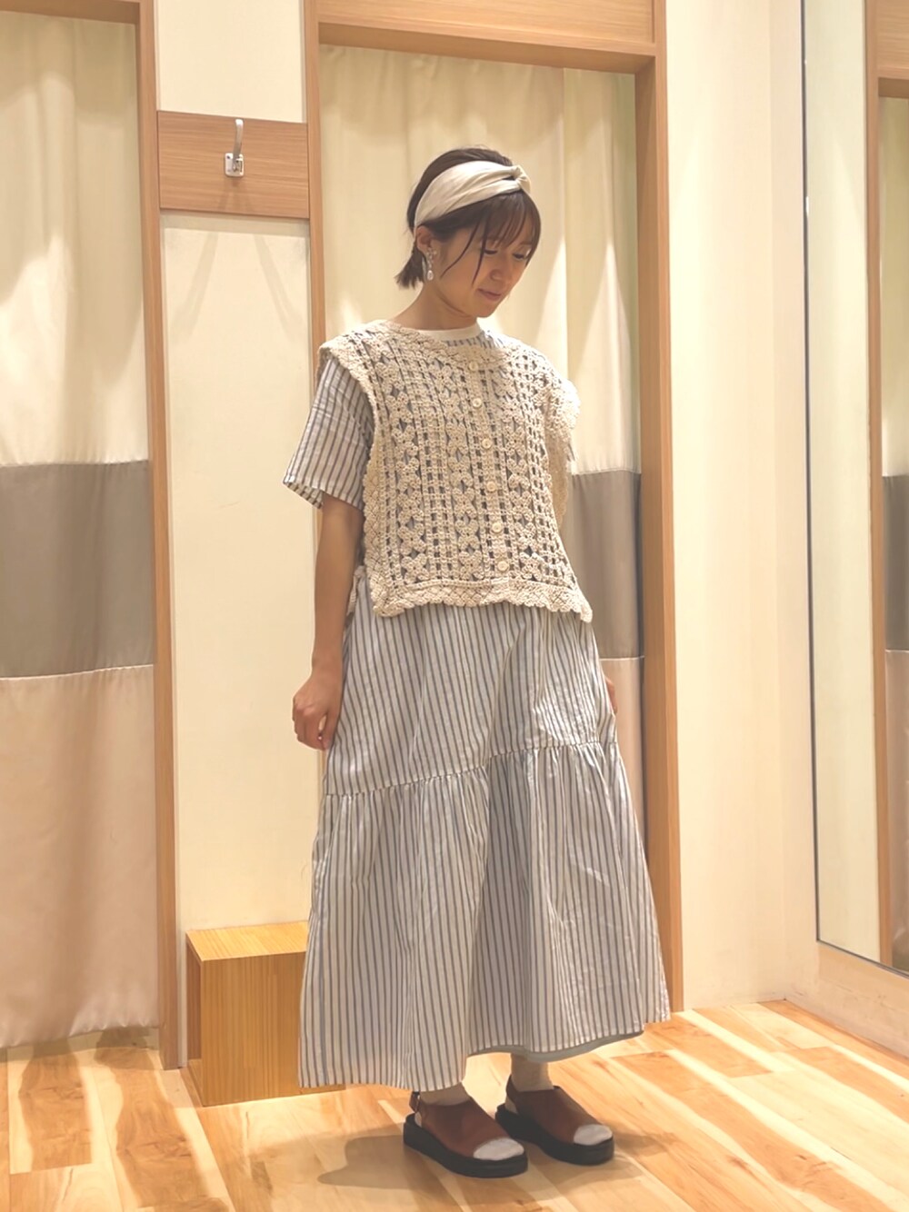 「夏コーデ、ワンピース、かぎあみベスト、Samansa Mos2、サマンサ モスモス(Samansa Mos2)、SM2、ママコーデ」｜「Samansa Mos2のかぎ針風ニットベスト（ベスト、ホワイト系）」を使った、risaさん（レディース・154cm）の夏コーディネートの1枚目の写真