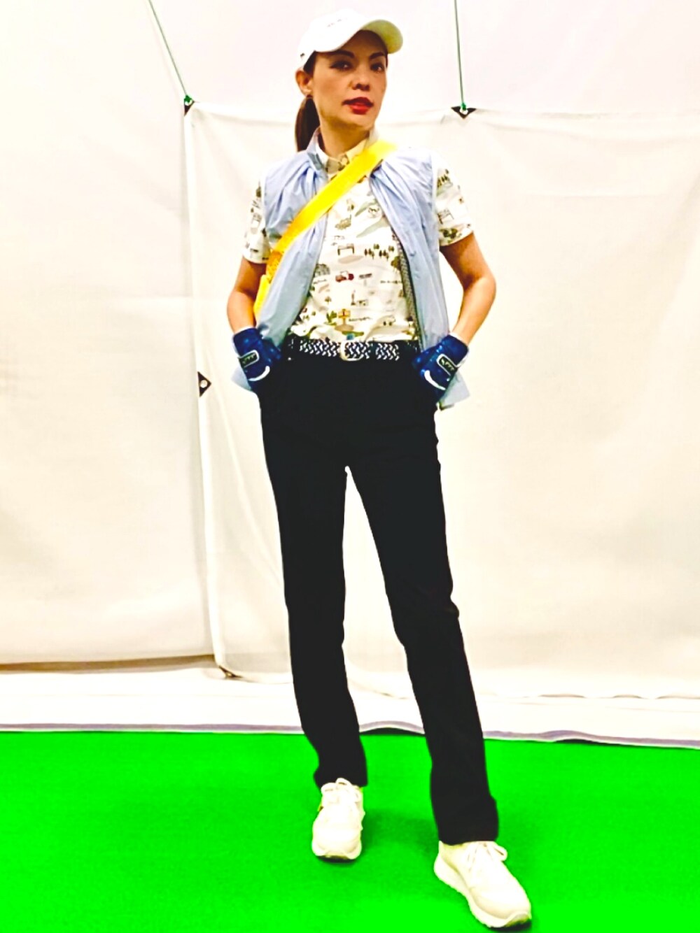 「ゴルフ、アウトドアスタイル、秋コーデ、休日スタイル、ボディーバッグ、スポーツミックス、パンツスタイル、秋服準備はじめました、いいね、save、フォローお願いします🤑、大人カジュアル、標準身長、ベスト、撥水加工、ブルベ冬、マニッシュ」｜「adabatのストレッチパンツ（その他パンツ、ブラック系）」を使った、lennie12さん（骨格ウェーブ・レディース・162cm）の秋コーディネートの1枚目の写真