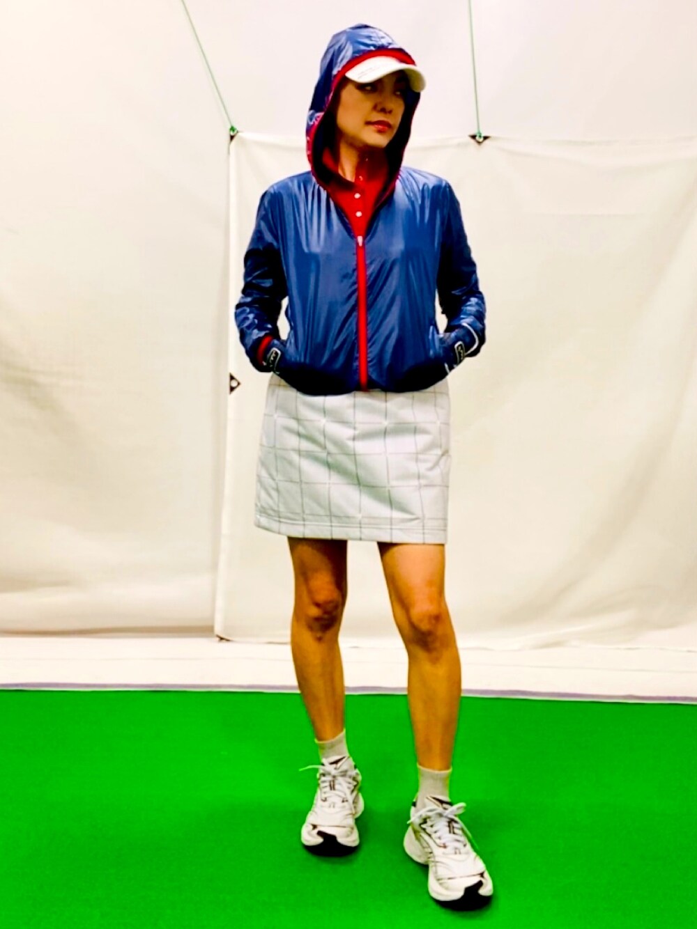 「アウトドアスタイル、オトナ女子、あったかコーデ、ゴルフウェア、リバーシブルスカート、アウターONアウター、チェック、セットアップ、ブルーコーデ、ブルベ冬、骨格ウェーブ、淡色コーデ、スポーツウェア、防寒　、グレーコーデ」｜「adabatの【リバーシブル】格子柄 台形スカート（スカート、グレー系）」を使った、lennie12さん（骨格ウェーブ・レディース・162cm）の秋コーディネートの1枚目の写真