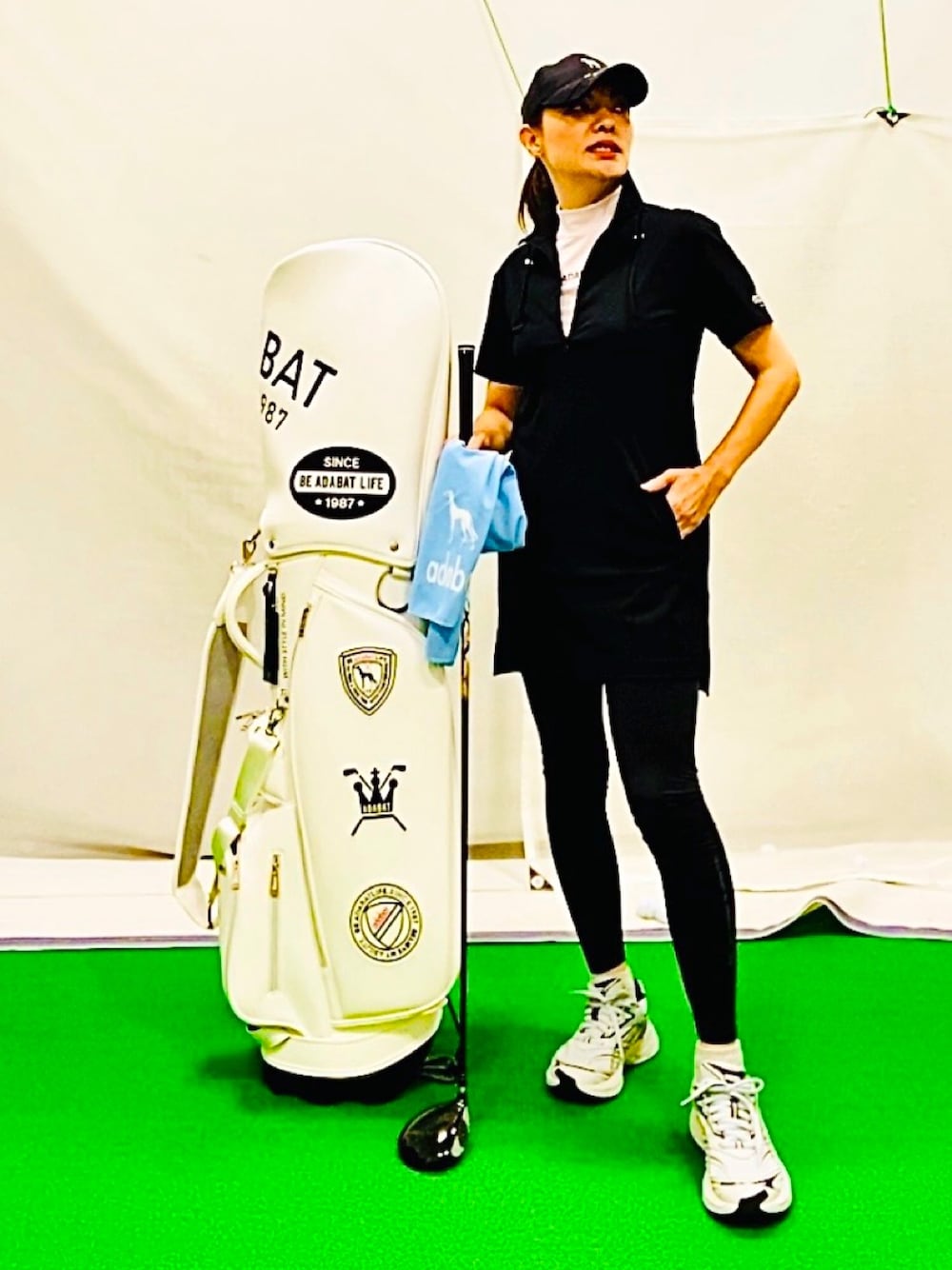 「夏コーデ、プチプラ、モノトーン、キャップ、ワンピース、スポーツミックス、モックネック、ジャージコーデ、黒、大人女子、ゴルフ、ブルベ冬、冷感、レギンス、アウトドアスタイル」｜「adabatの【COOL】レギンス（レギンス/スパッツ、ブラック系）」を使った、lennie12さん（骨格ウェーブ・レディース・162cm）の夏コーディネートの1枚目の写真