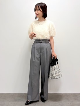 「index（インデックス）の【防シワ】フェイクパール付きベルトハイウエストワイドパンツ《洗濯機OK》（その他パンツ、グレー系）」を使った、kozuさん（レディース・148cm）の夏コーディネート